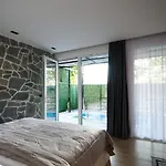 Private Pool, 1 Bedroom River View וילה שקודר