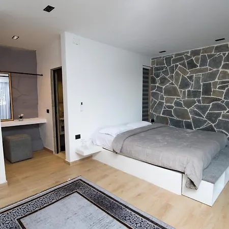 Private Pool, 1 Bedroom River View Шкодер