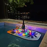 Private Pool, 1 Bedroom River View Shkodër
