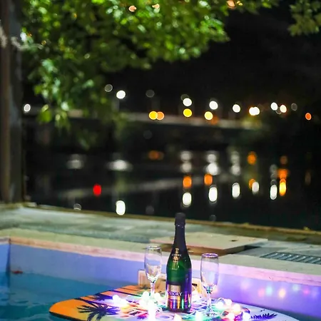 Riverside Private Pool&halal Villa