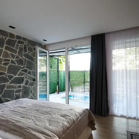 Riverside Private Pool&halal Villa Shkodër