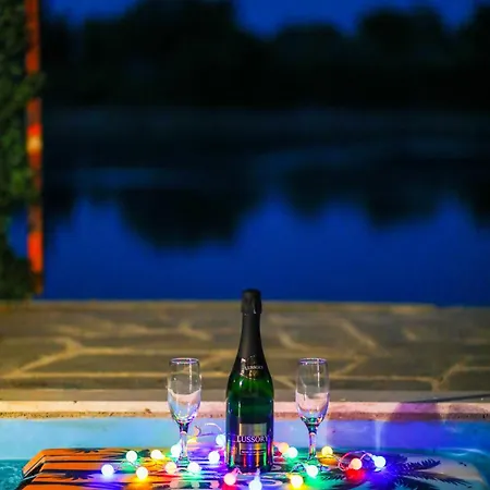 Riverside Private Pool&halal * Shkodër